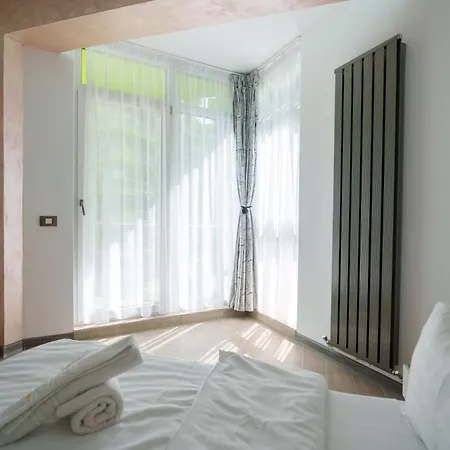 Promenada Mamaia Nord ナボダリ